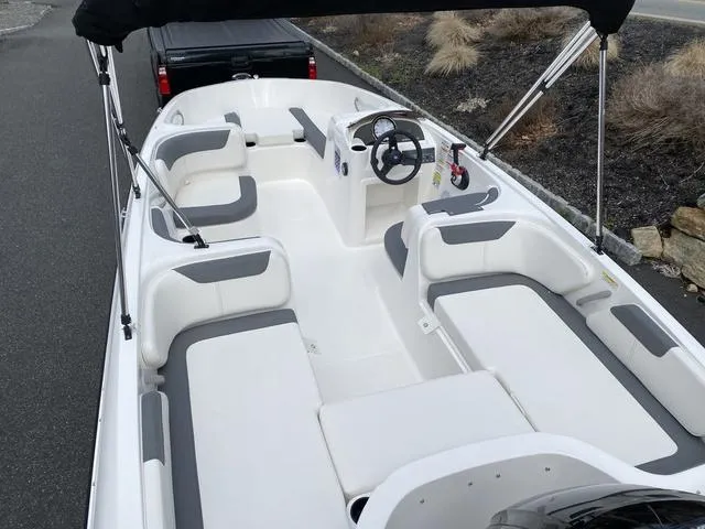 Slide: The Image of Bayliner Element E18 2025 - 8