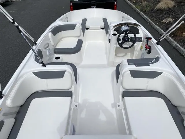 Slide: The Image of Bayliner Element E18 2025 - 9