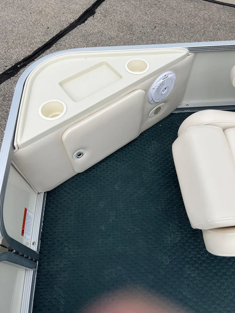 Slide: The Image of 2002 Bennington 2575 FS boat interior with cup holders and speaker. - 13