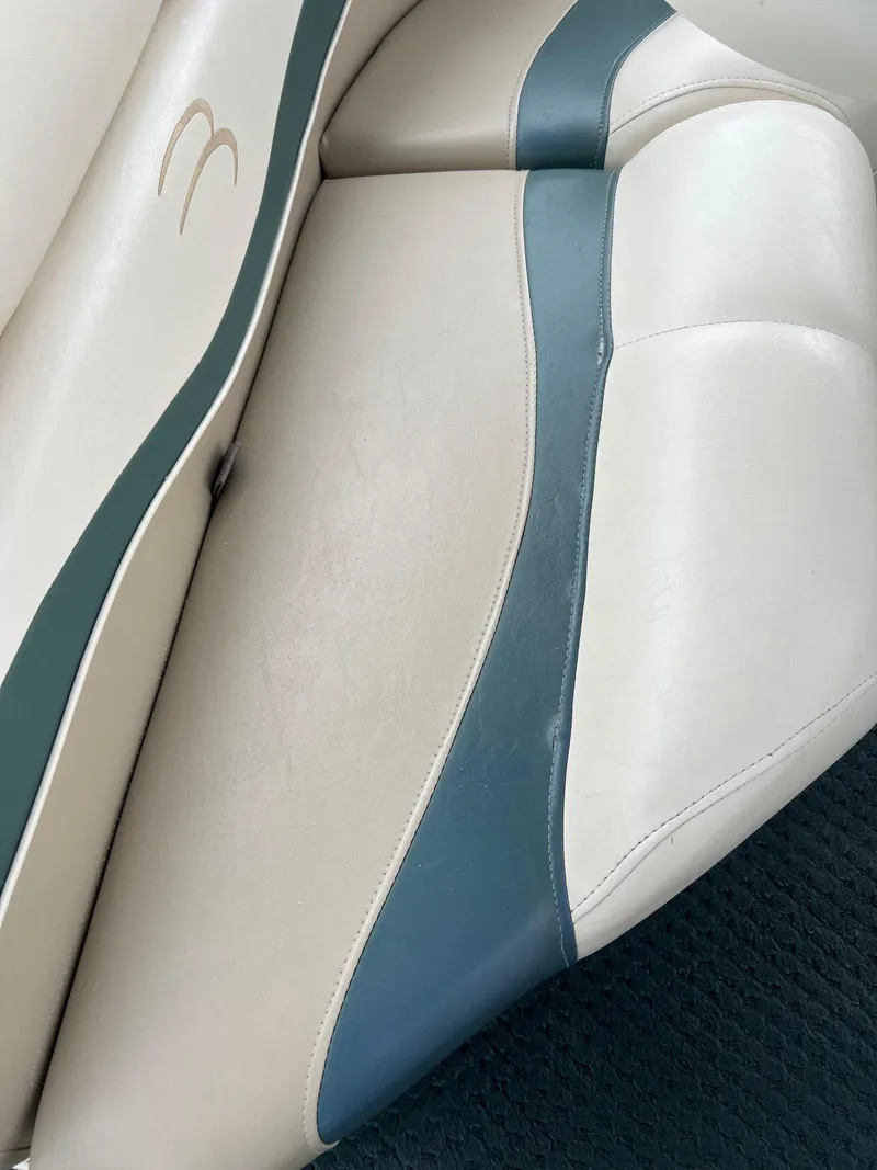 Slide: The Image of 2002 Bennington 2575 FS boat seat with white and blue upholstery. - 39