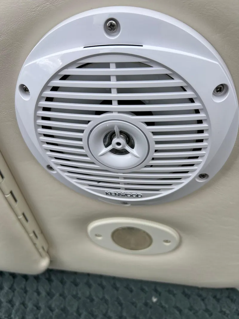 Slide: The Image of Kenwood speaker on 2002 Bennington 2575 FS boat interior. - 43