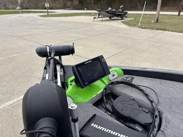 Slide: The Image of 2014 Phoenix Bass Boats 920 ProXP with Humminbird electronics and trolling motor in a parking area. - 9