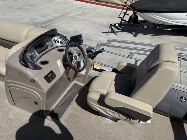 Slide: The Image of Sun Tracker Sportfish™ 24 XP3 2023 - 10