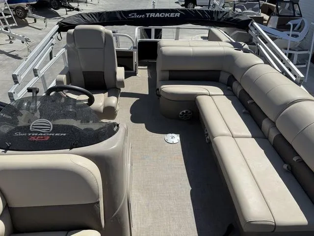 Slide: The Image of Sun Tracker Sportfish™ 24 XP3 2023 - 7