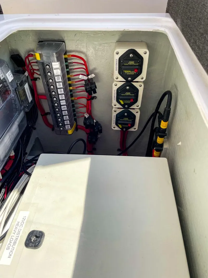 Slide: The Image of Seawind 1260 2023 - 76