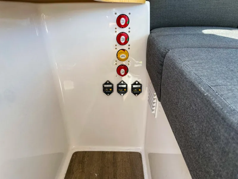 Slide: The Image of Seawind 1260 2023 - 84