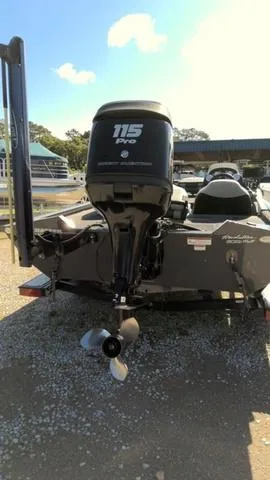 Slide: The Image of 2016 Tracker Pro Team™ 190 TX boat with 115 Pro outboard motor, rear view. - 6