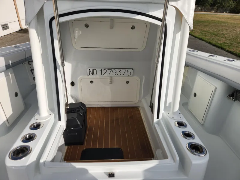 Slide: The Image of Yellowfin 34 Offshore 2017 - 51