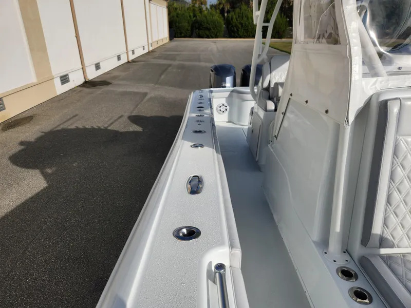 Slide: The Image of Yellowfin 34 Offshore 2017 - 54