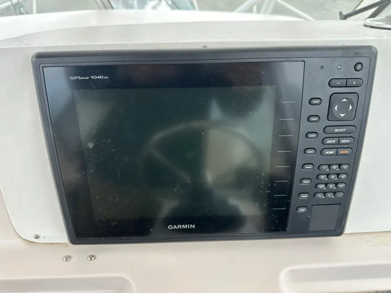 Slide: The Image of Garmin GPS device on 2001 Grady-White Sailfish 282 boat dashboard. - 33