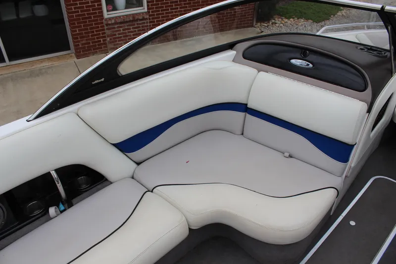 Slide: The Image of 2006 Malibu Sunscape 21 LSV boat interior with white and blue seating. - 10