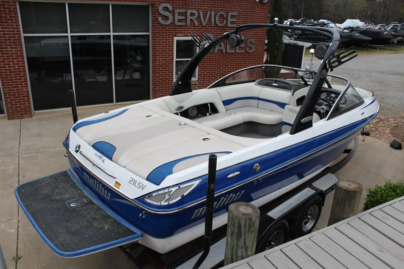 Slide: The Image of 2006 Malibu Sunscape 21 LSV boat on trailer, blue and white, near service center. - 5