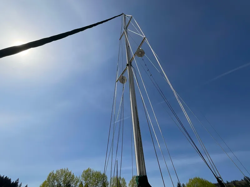Slide: The Image of Tall mast of 1984 Clearwater CUTTER sailboat against clear blue sky. - 26