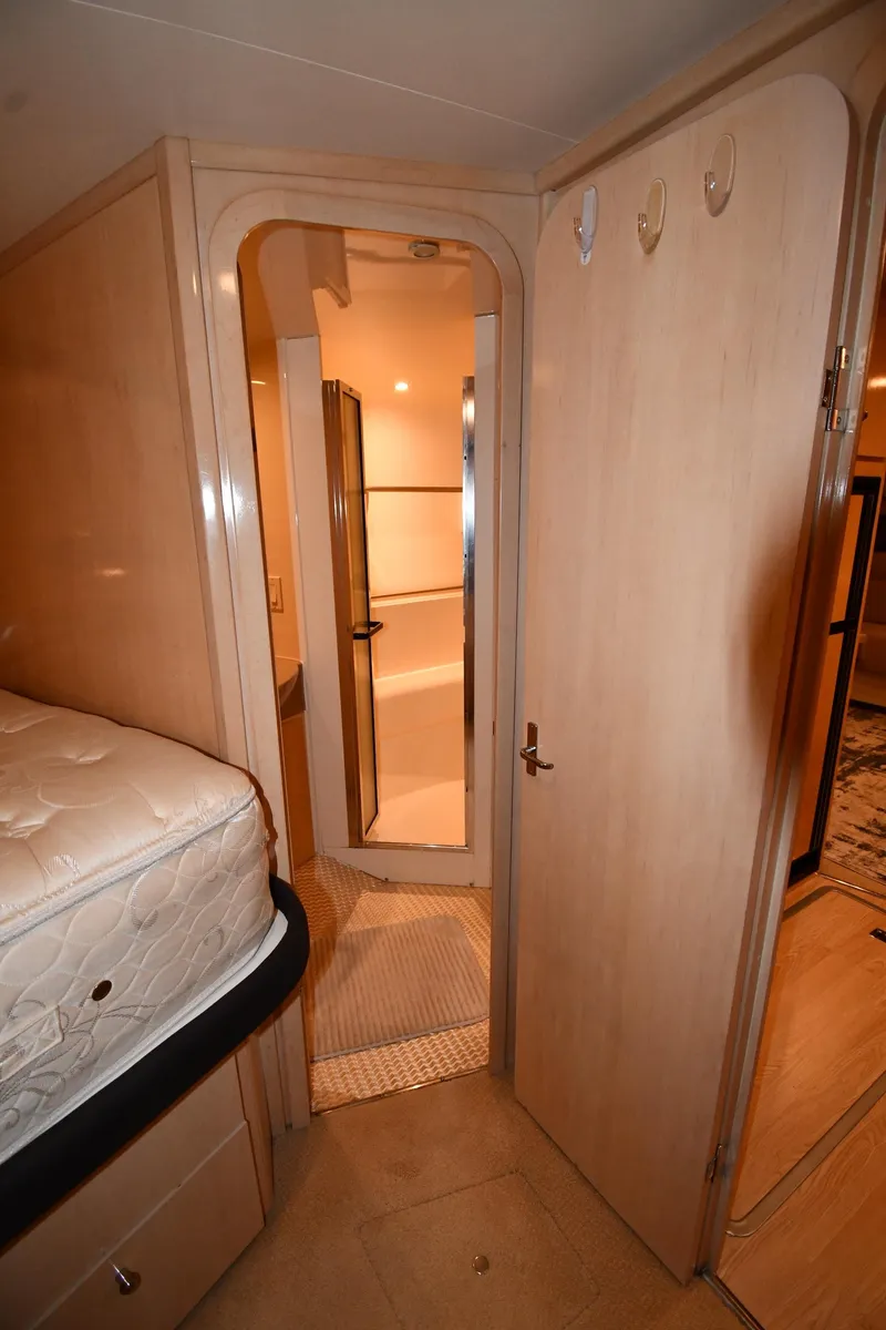 Slide: The Image of Interior of 2000 Carver 350 Mariner yacht, featuring a cozy cabin and bathroom. - 33