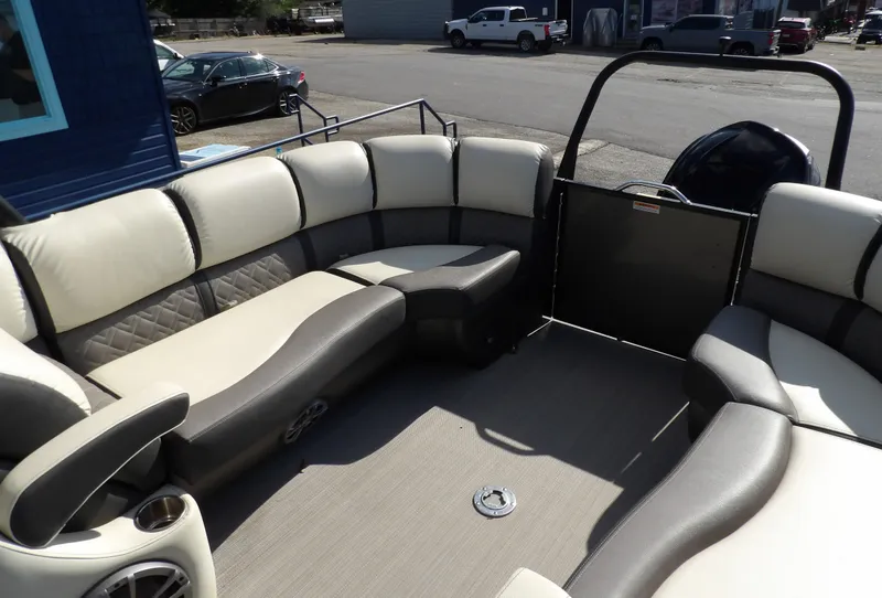 Slide: The Image of Veranda VP22RCT 2022 - 15