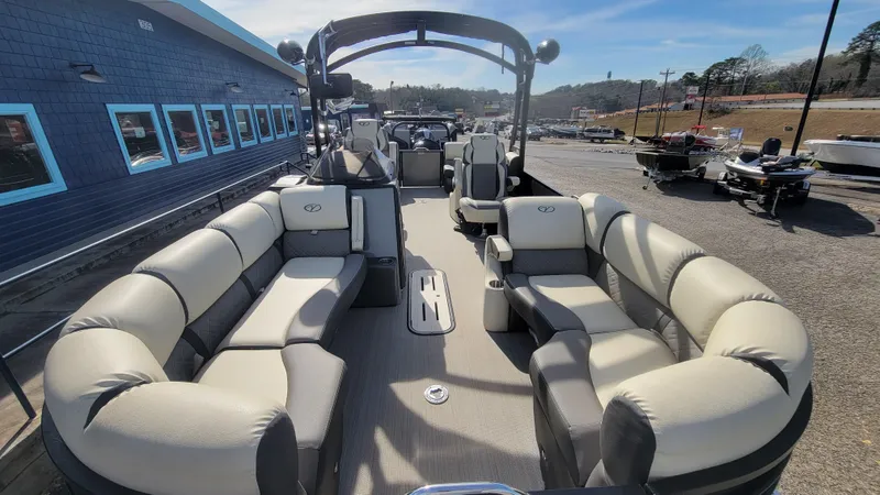 Slide: The Image of Veranda VP22RCT 2022 - 6