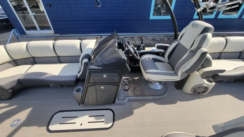 Slide: The Image of Veranda VP22RCT 2022 - 8