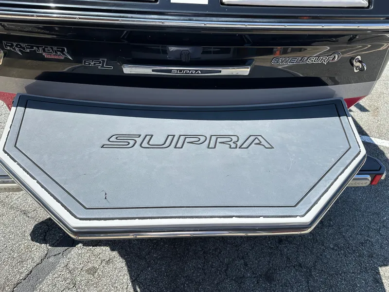 Slide: The Image of Rear view of a 2015 Supra SG400-550 boat with branded swim platform. - 16