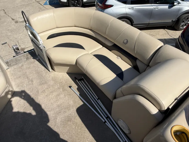 Slide: The Image of Lowe Ss 210 2015 - 5