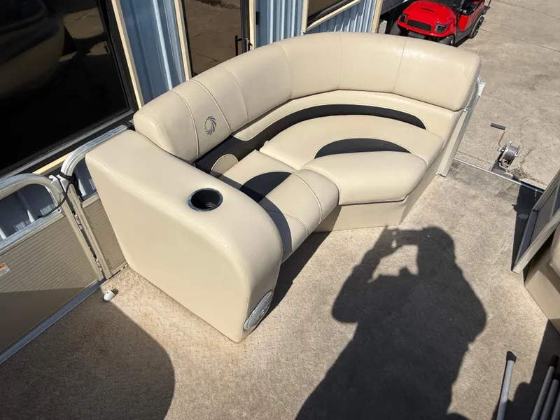 Slide: The Image of Lowe Ss 210 2015 - 6