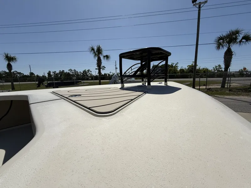 Slide: The Image of Xplor Delta 18 Tiller GUIDE SERIES 2025 - 8