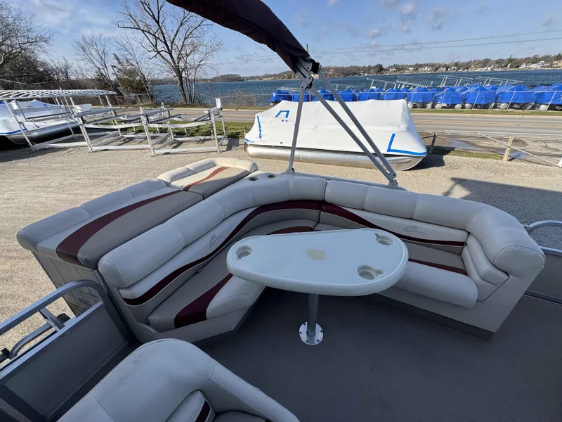 Slide: The Image of Bennington 2250LX 2000 - 8