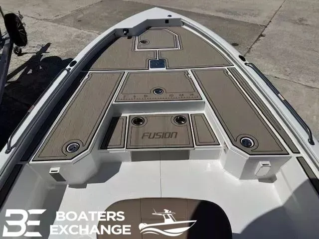Slide: The Image of Avid 23 Fusion 2025 boat deck with Boaters Exchange logo. - 11