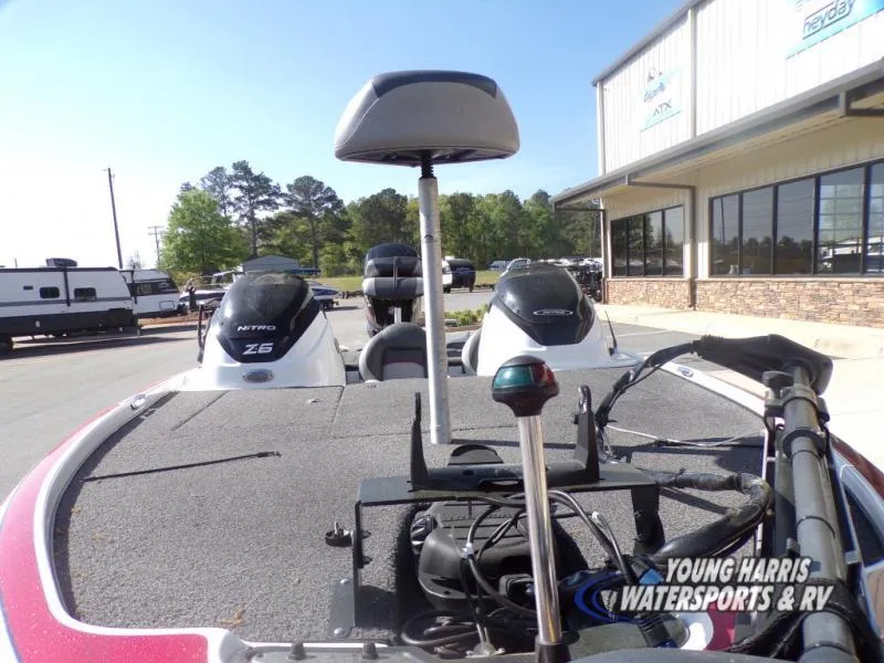 Slide: The Image of 2015 Tracker Nitro Z6 boat at Young Harris Watersports & RV dealership. - 10