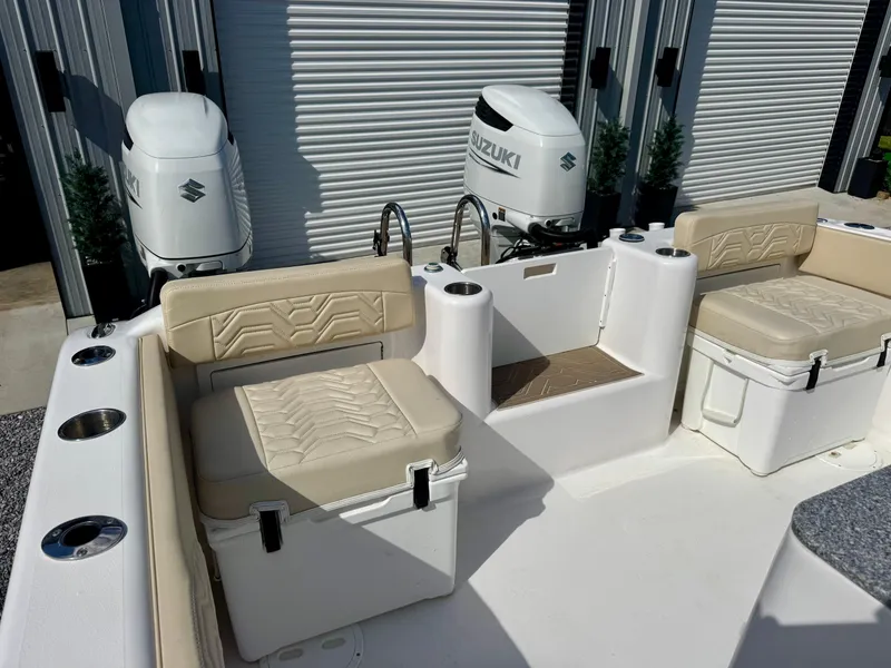 Slide: The Image of 2023 Twin Vee 280 GFX CC boat interior with Suzuki outboard engines. - 21
