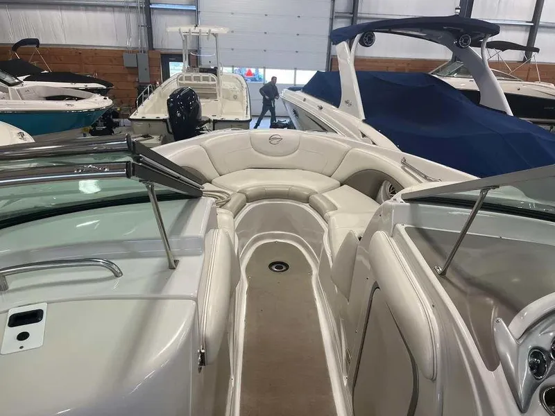 Slide: The Image of Crownline Boats 300 LS 2009 - 4