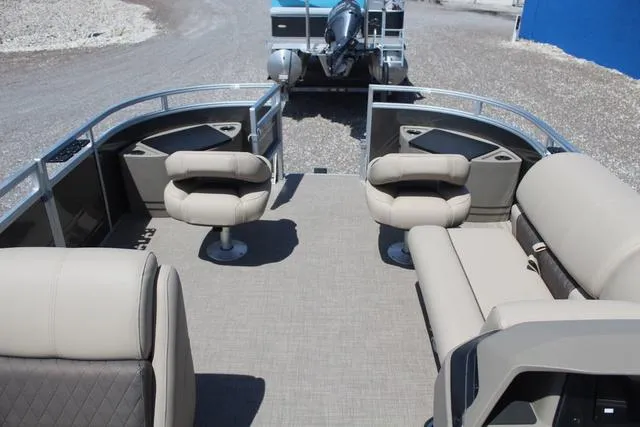 Slide: The Image of Sun Tracker Fishin' Barge 20 DLX 2025 - 16