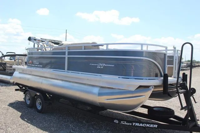 Slide: The Image of Sun Tracker Fishin' Barge 20 DLX 2025 - 3