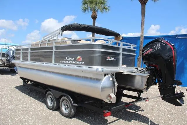 Slide: The Image of Sun Tracker Fishin' Barge 20 DLX 2025 - 6