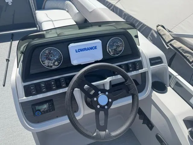 Slide: The Image of Godfrey Sweetwater 2286 SFL Tritoon - Yamaha 150 2025 - 11