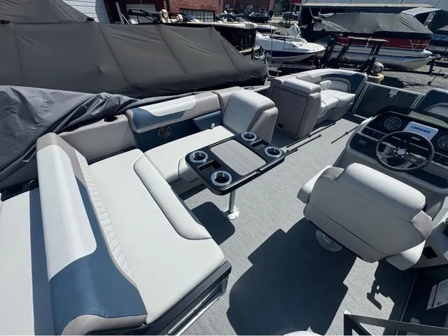 Slide: The Image of Godfrey Sweetwater 2286 SFL Tritoon - Yamaha 150 2025 - 5