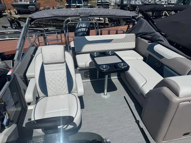 Slide: The Image of Godfrey Sweetwater 2286 SFL Tritoon - Yamaha 150 2025 - 6