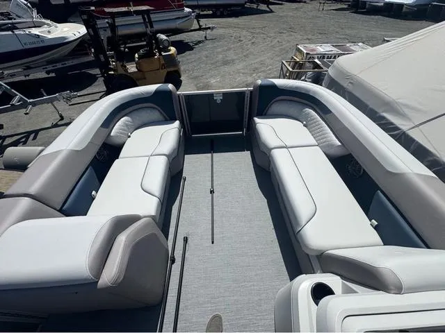 Slide: The Image of Godfrey Sweetwater 2286 SFL Tritoon - Yamaha 150 2025 - 7