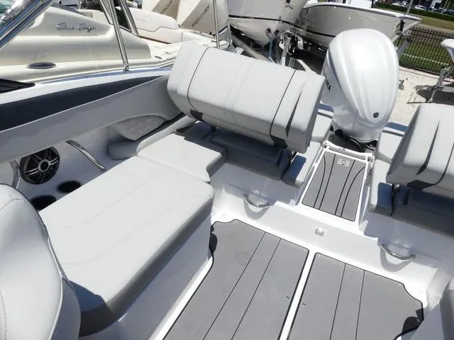 Slide: The Image of Hurricane SunDeck 2600 OB 2025 - 12