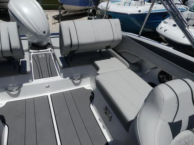 Slide: The Image of Hurricane SunDeck 2600 OB 2025 - 13