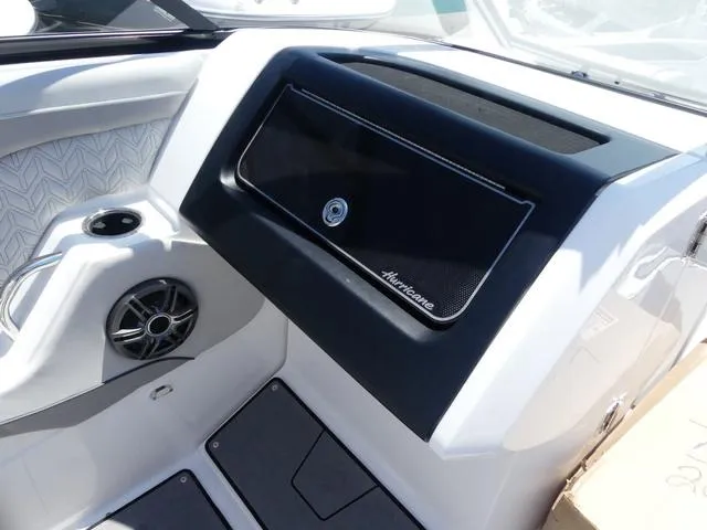 Slide: The Image of Hurricane SunDeck 2600 OB 2025 - 17