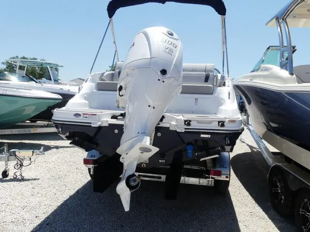 Slide: The Image of Hurricane SunDeck 2600 OB 2025 - 6