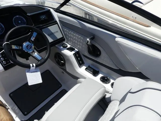 Slide: The Image of Hurricane SunDeck 2600 OB 2025 - 9