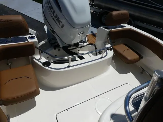 Slide: The Image of Pioneer 222 Sportfish 2025 - 10