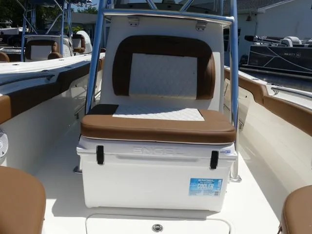 Slide: The Image of Pioneer 222 Sportfish 2025 - 14