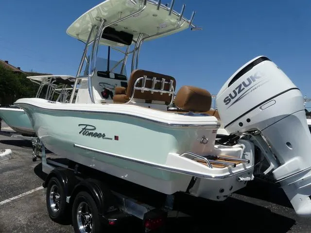 Slide: The Image of Pioneer 222 Sportfish 2025 - 4