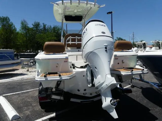 Slide: The Image of Pioneer 222 Sportfish 2025 - 5