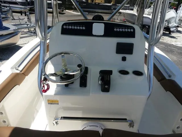 Slide: The Image of Pioneer 222 Sportfish 2025 - 7