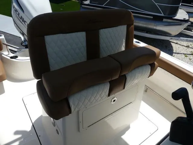 Slide: The Image of Pioneer 222 Sportfish 2025 - 9