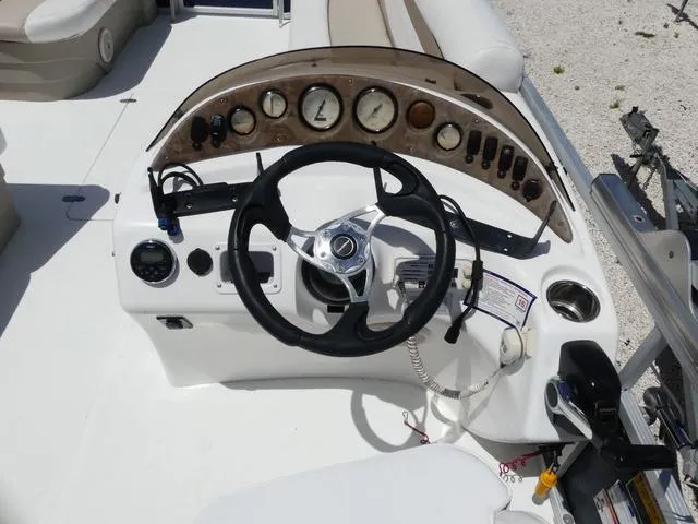 Slide: The Image of Southwind 201L 2013 - 8