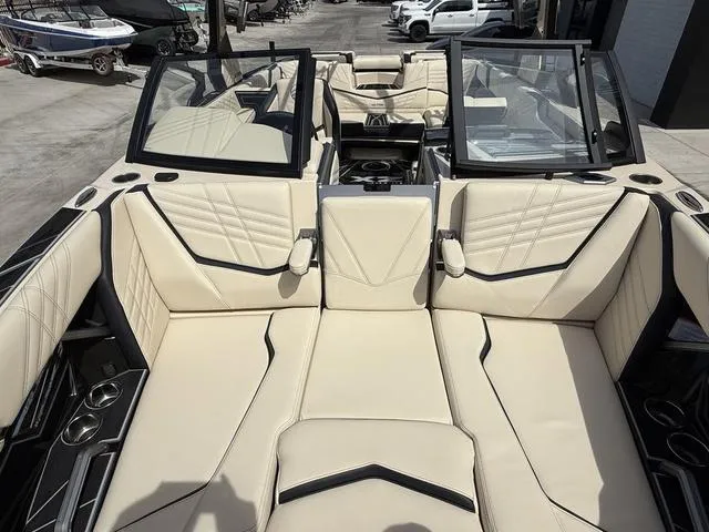 Slide: The Image of Tigé 23ZX 2025 - 12